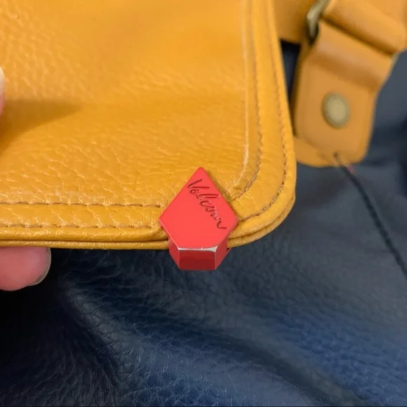 Volcom Gotta Run Shoulder Crossbody Bag/Purse - Picture 7 of 16